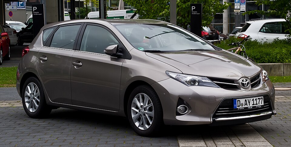 Toyota Auris II (E180)