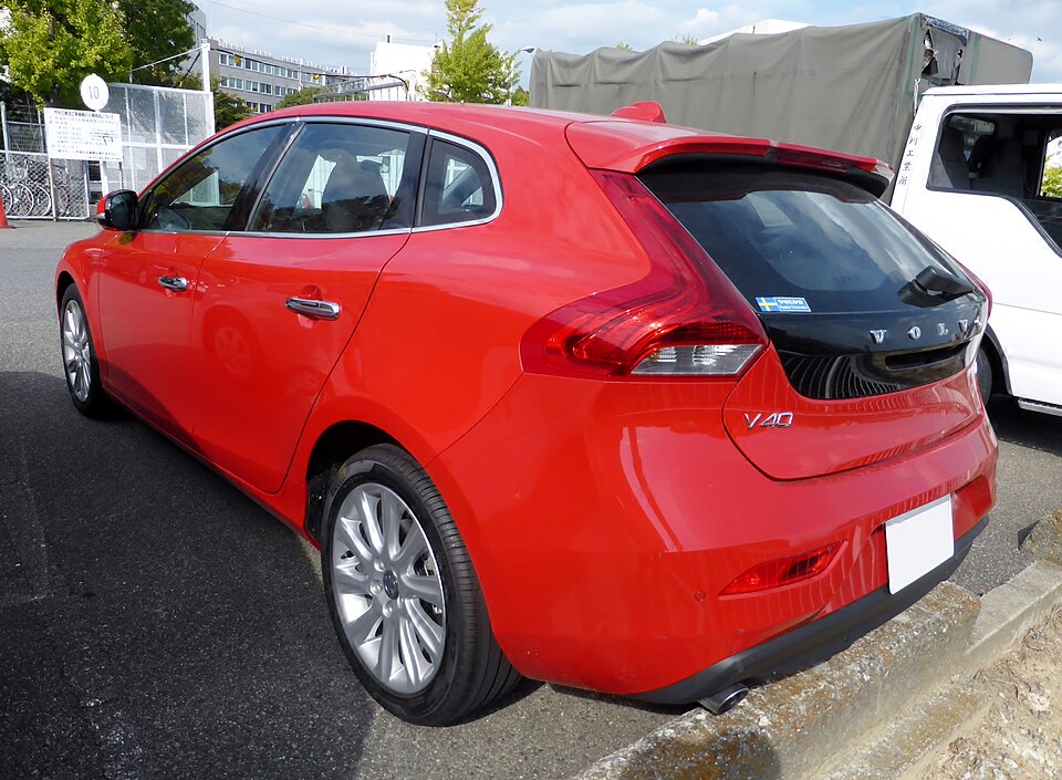 Volvo V40 II